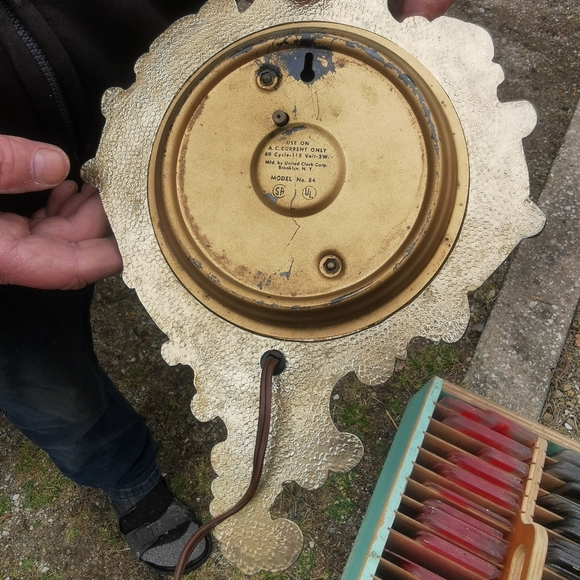 MSM United Vintage Wall Clock - Picture 3 of 5